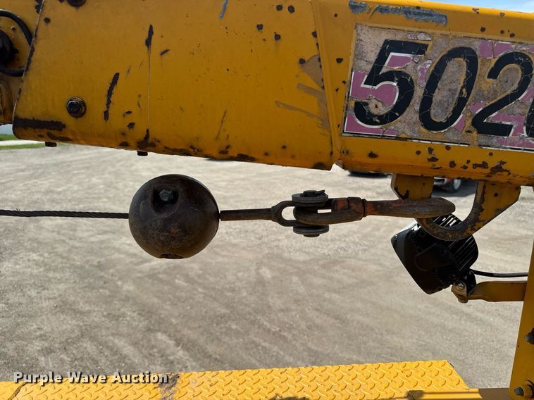 image for item DV2612 2004 Peterbilt 330 utility / service truck