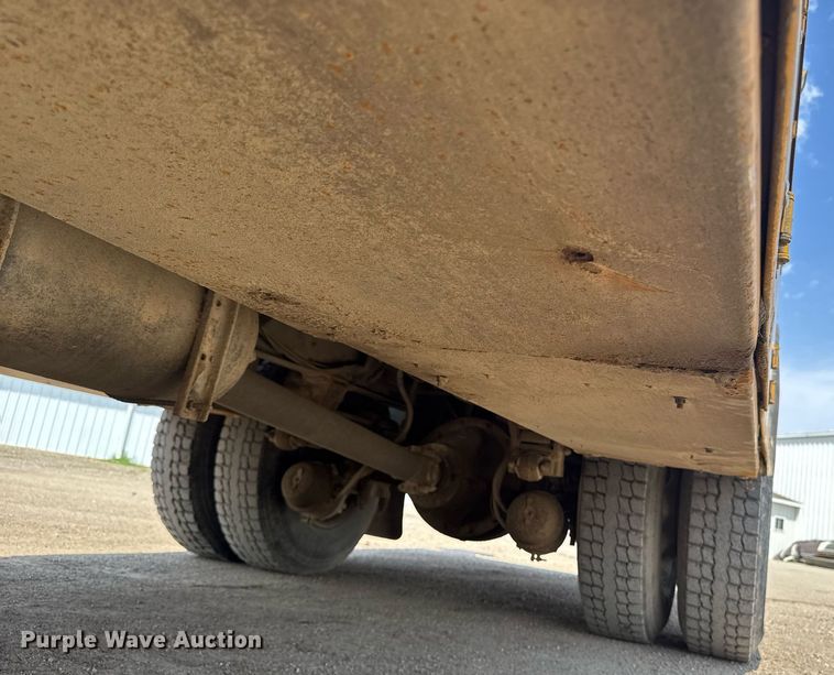 image for item DV2612 2004 Peterbilt 330 utility / service truck