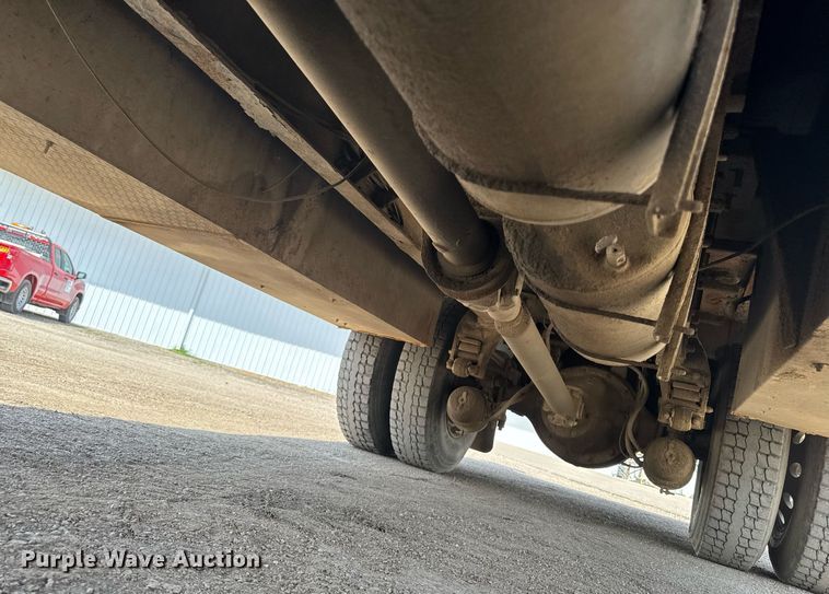 image for item DV2612 2004 Peterbilt 330 utility / service truck