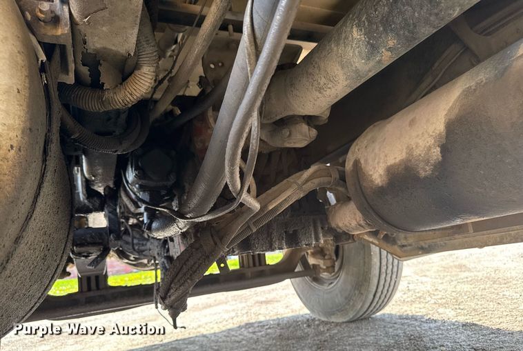 image for item DV2612 2004 Peterbilt 330 utility / service truck