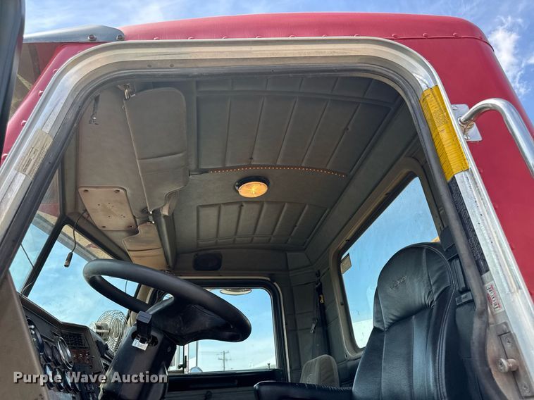 image for item DV2612 2004 Peterbilt 330 utility / service truck