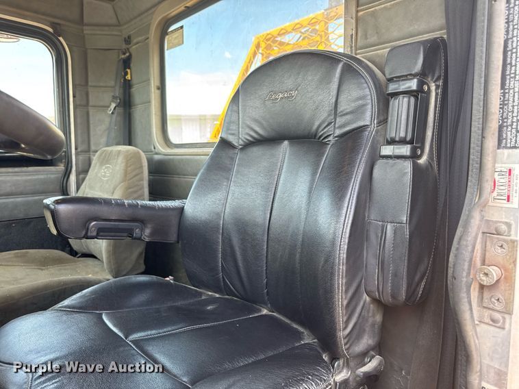 image for item DV2612 2004 Peterbilt 330 utility / service truck