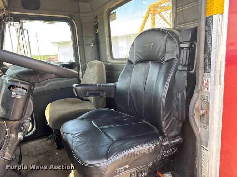 image for item DV2612 2004 Peterbilt 330 utility / service truck