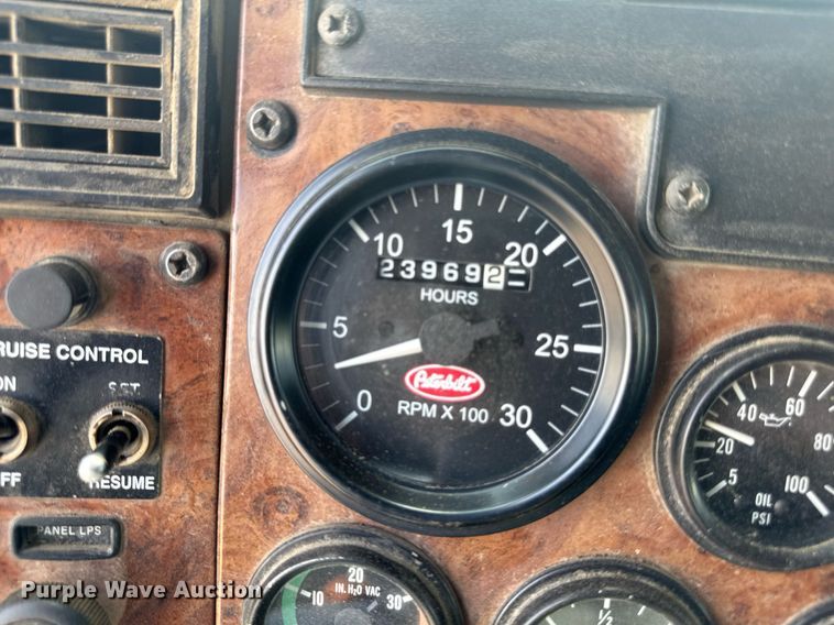 image for item DV2612 2004 Peterbilt 330 utility / service truck