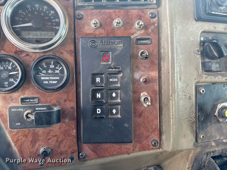 image for item DV2612 2004 Peterbilt 330 utility / service truck