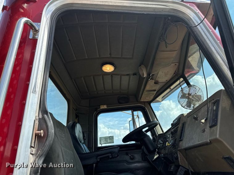 image for item DV2612 2004 Peterbilt 330 utility / service truck