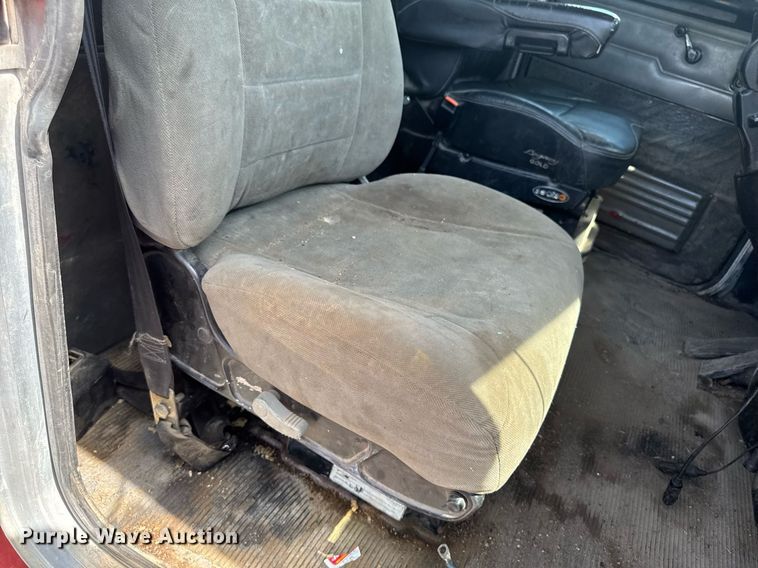 image for item DV2612 2004 Peterbilt 330 utility / service truck