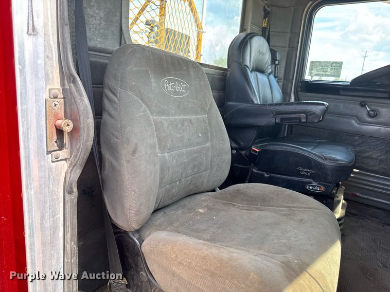 image for item DV2612 2004 Peterbilt 330 utility / service truck