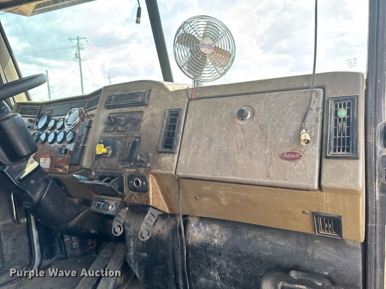 image for item DV2612 2004 Peterbilt 330 utility / service truck