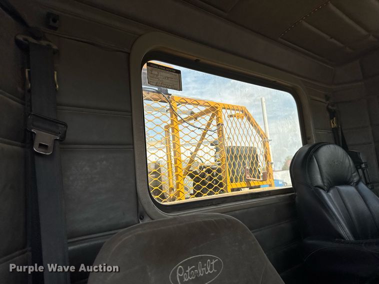 image for item DV2612 2004 Peterbilt 330 utility / service truck