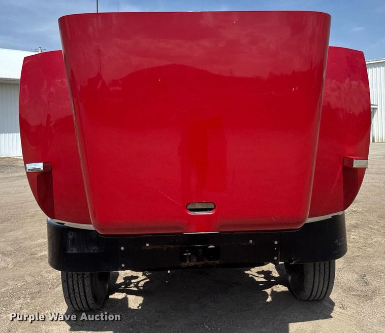 image for item DV2612 2004 Peterbilt 330 utility / service truck