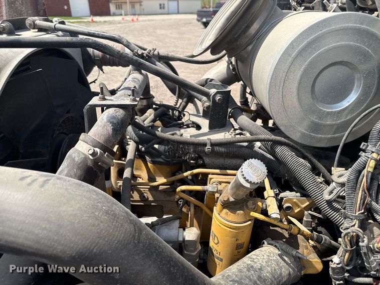 image for item DV2612 2004 Peterbilt 330 utility / service truck