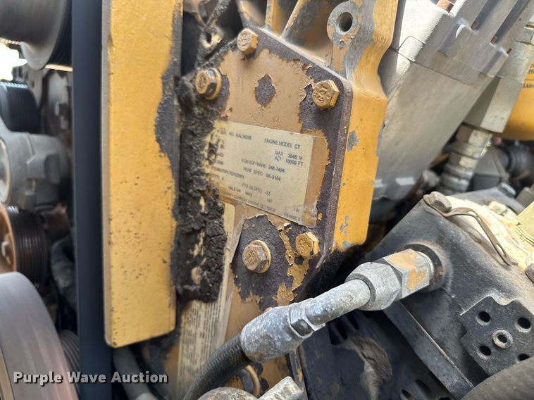 image for item DV2612 2004 Peterbilt 330 utility / service truck