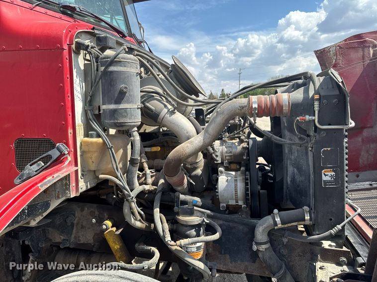 image for item DV2612 2004 Peterbilt 330 utility / service truck