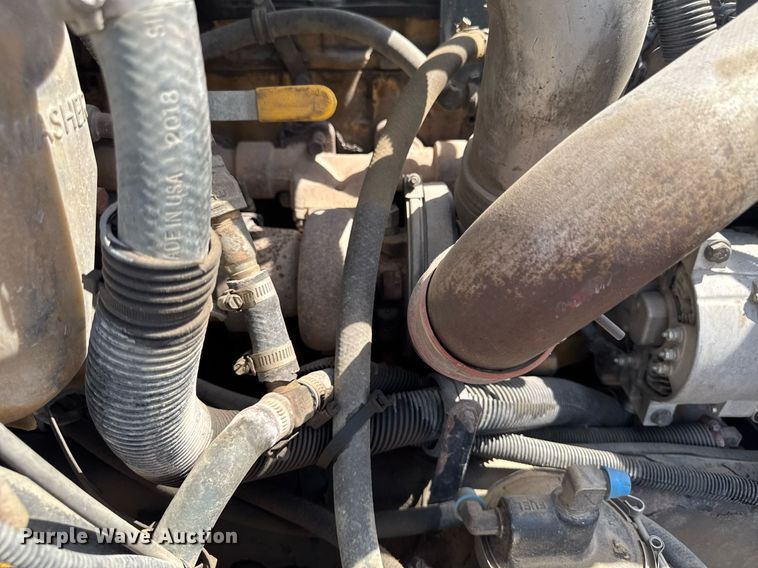 image for item DV2612 2004 Peterbilt 330 utility / service truck