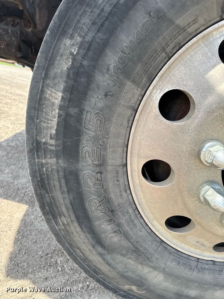 image for item DV2612 2004 Peterbilt 330 utility / service truck