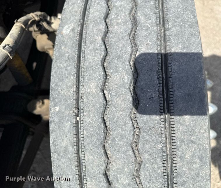 image for item DV2612 2004 Peterbilt 330 utility / service truck