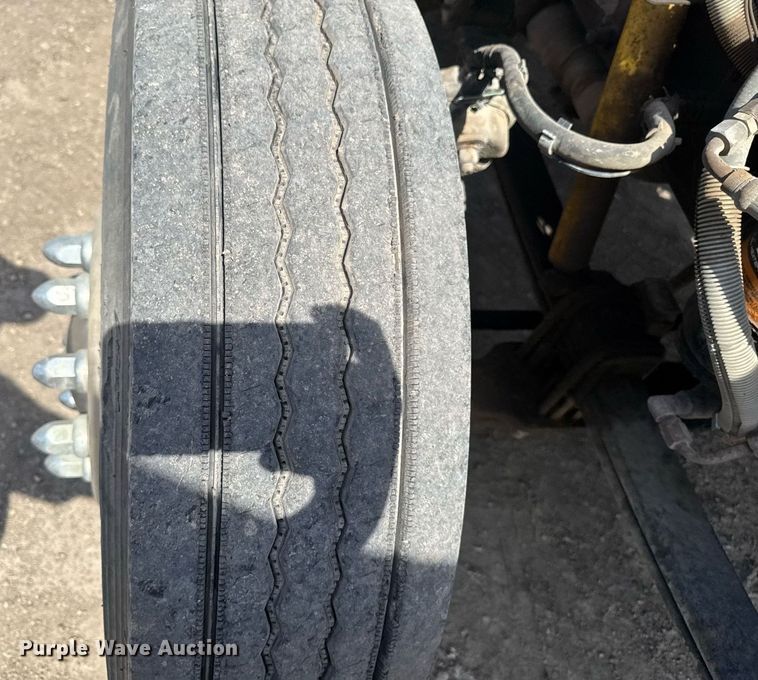 image for item DV2612 2004 Peterbilt 330 utility / service truck