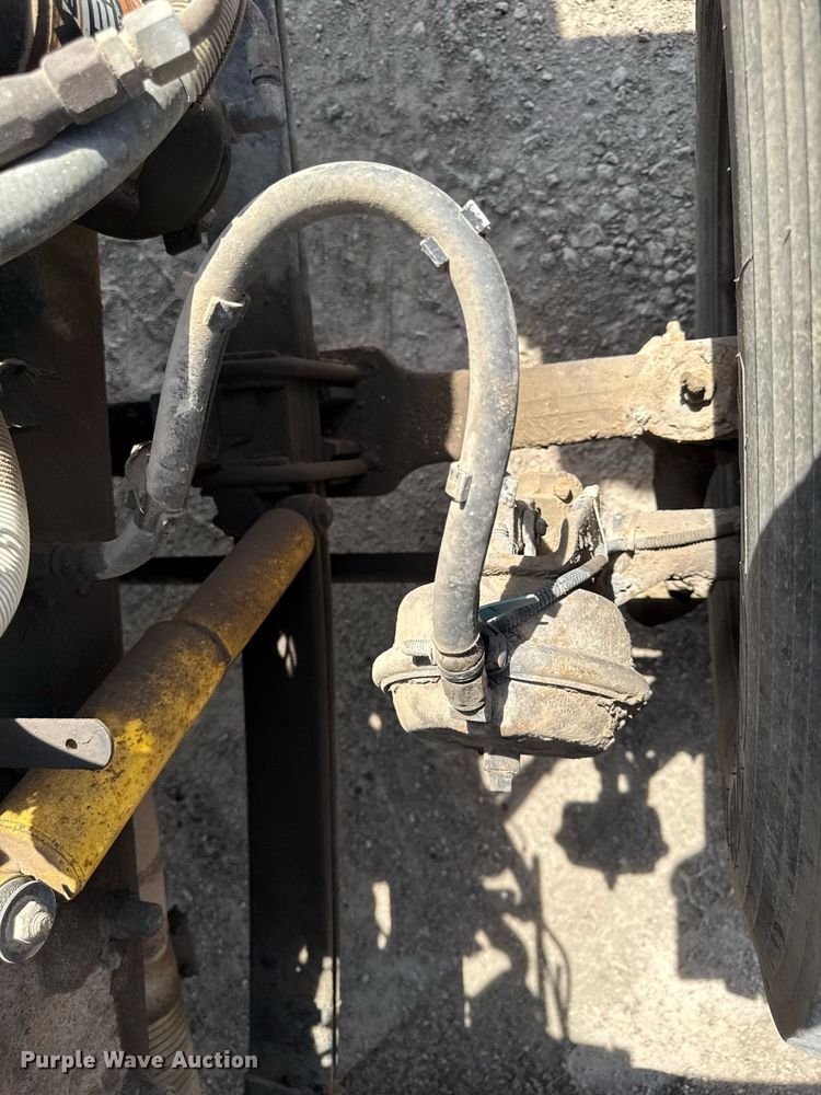 image for item DV2612 2004 Peterbilt 330 utility / service truck