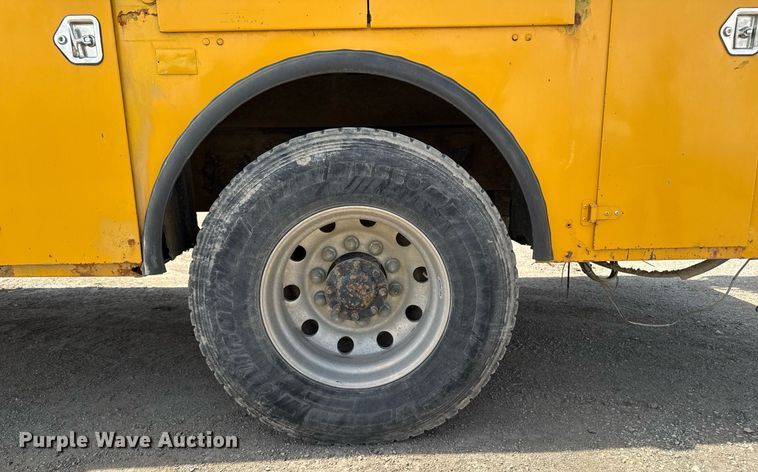 image for item DV2612 2004 Peterbilt 330 utility / service truck