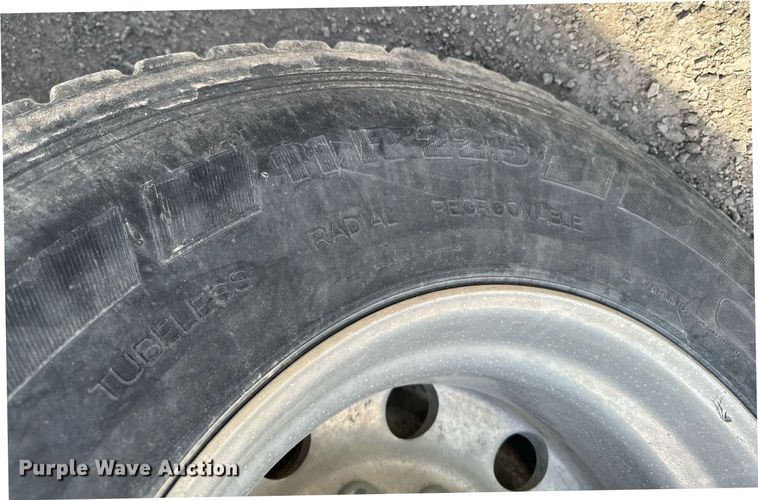 image for item DV2612 2004 Peterbilt 330 utility / service truck