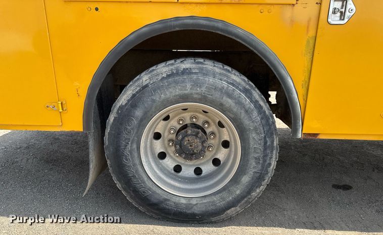 image for item DV2612 2004 Peterbilt 330 utility / service truck