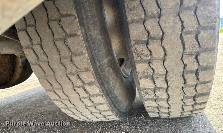 image for item DV2612 2004 Peterbilt 330 utility / service truck