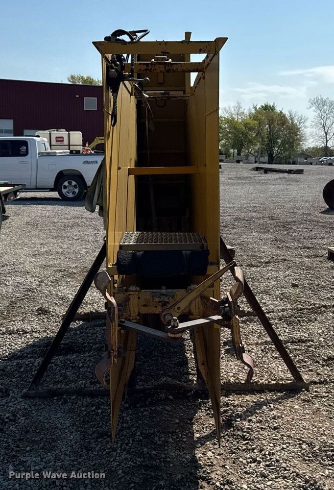 image for item DV2613 Trench box