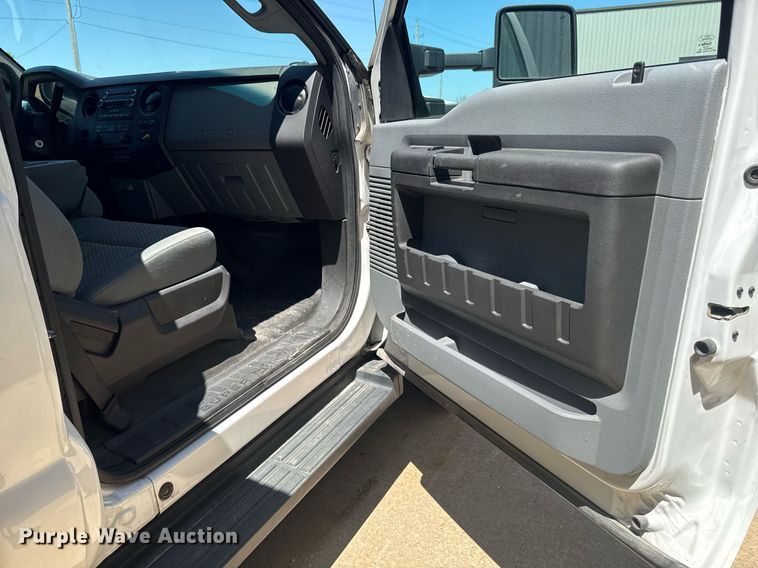 image for item DV2617 2012 Ford F550 Super Duty XL flatbed truck