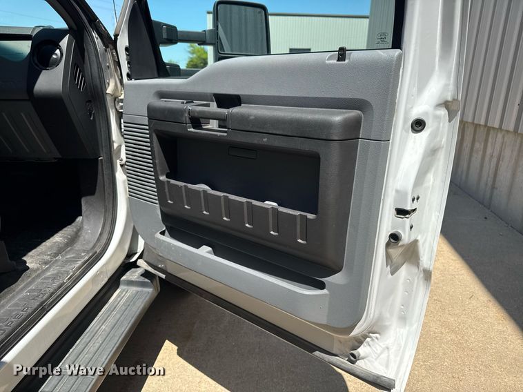 image for item DV2617 2012 Ford F550 Super Duty XL flatbed truck