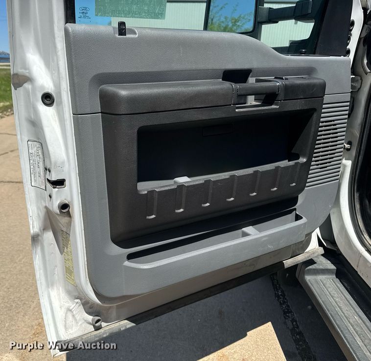 image for item DV2617 2012 Ford F550 Super Duty XL flatbed truck