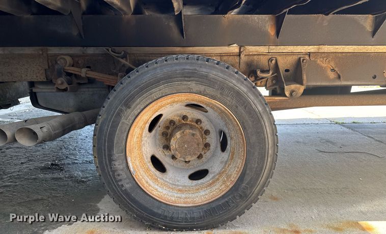 image for item DV2617 2012 Ford F550 Super Duty XL flatbed truck