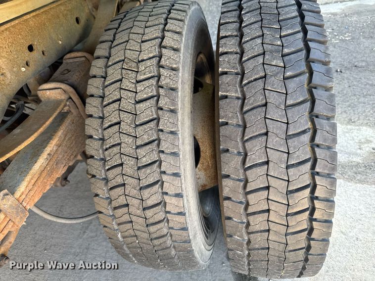 image for item DV2617 2012 Ford F550 Super Duty XL flatbed truck