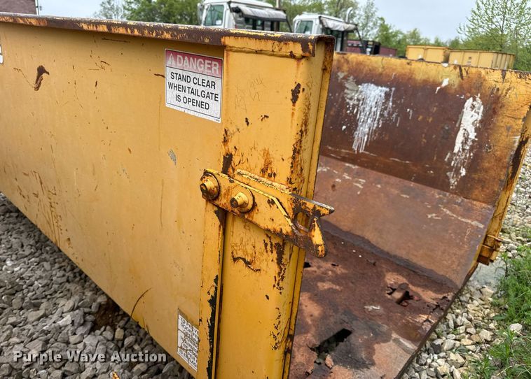 image for item DV4000 Wastequip roll-off container