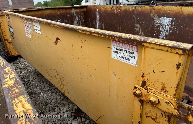 image for item DV4000 Wastequip roll-off container