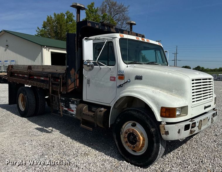 image for item DV4013 2000 International 4900 dump flatbed truck