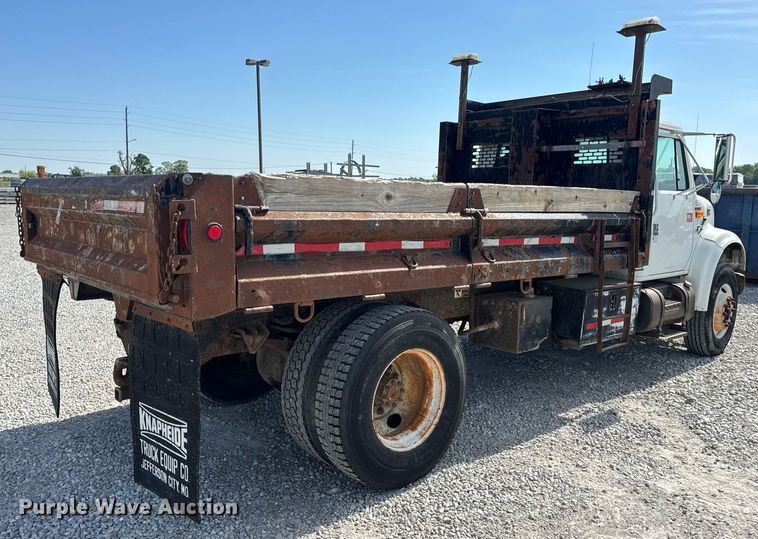 image for item DV4013 2000 International 4900 dump flatbed truck