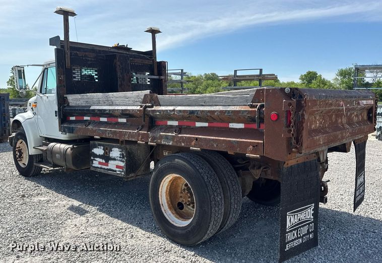 image for item DV4013 2000 International 4900 dump flatbed truck