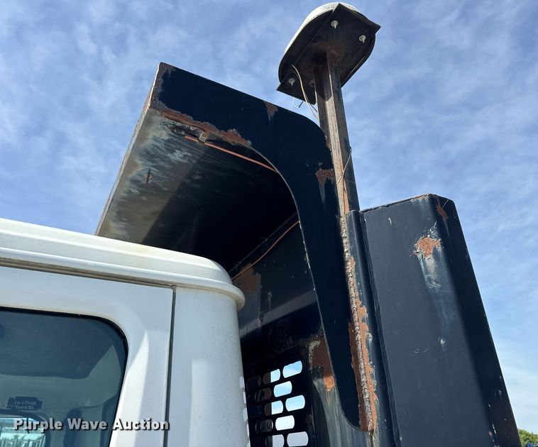 image for item DV4013 2000 International 4900 dump flatbed truck