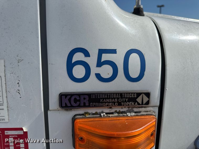 image for item DV4013 2000 International 4900 dump flatbed truck