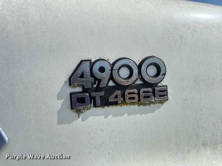 image for item DV4013 2000 International 4900 dump flatbed truck