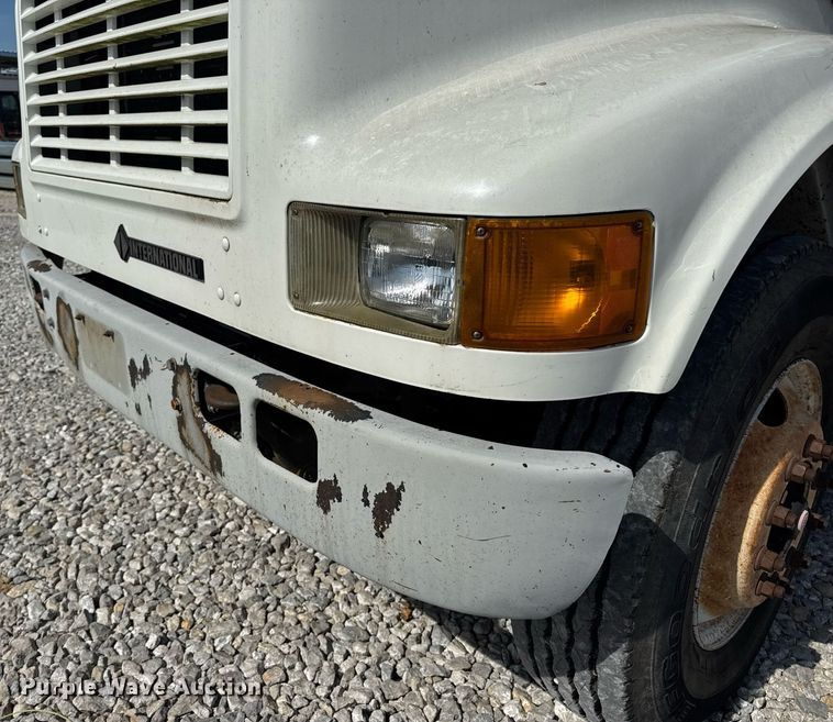 image for item DV4013 2000 International 4900 dump flatbed truck