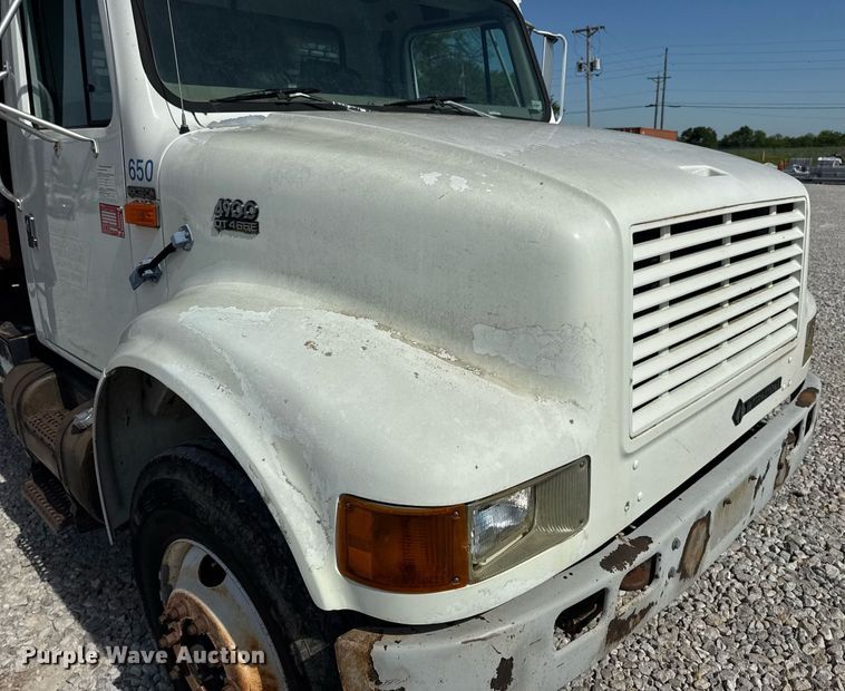 image for item DV4013 2000 International 4900 dump flatbed truck