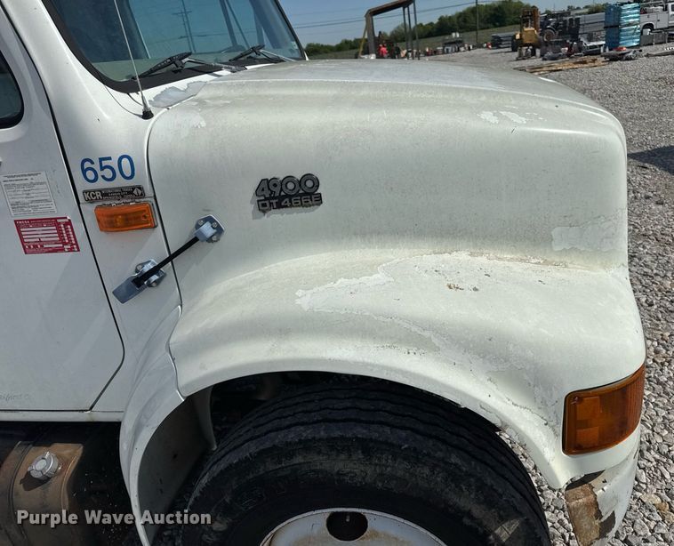 image for item DV4013 2000 International 4900 dump flatbed truck