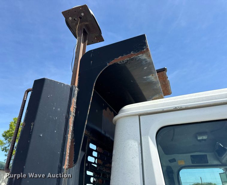 image for item DV4013 2000 International 4900 dump flatbed truck