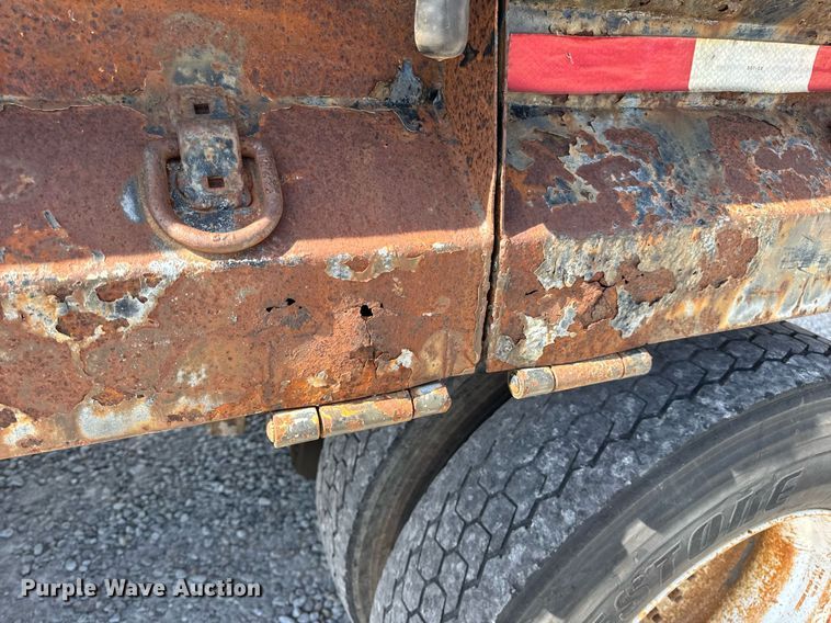 image for item DV4013 2000 International 4900 dump flatbed truck