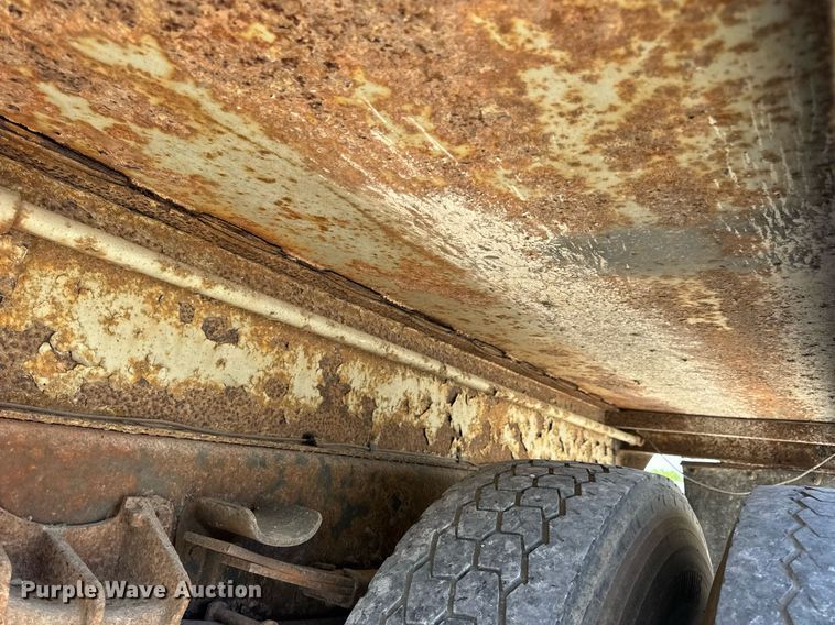 image for item DV4013 2000 International 4900 dump flatbed truck