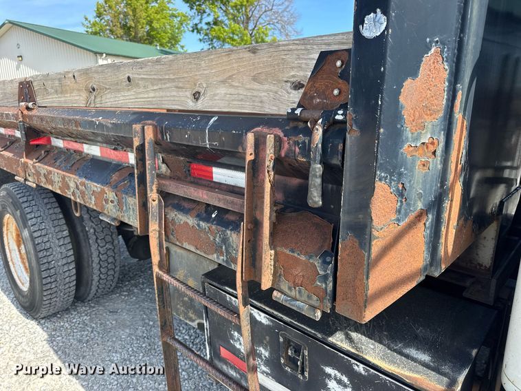 image for item DV4013 2000 International 4900 dump flatbed truck