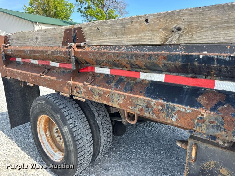 image for item DV4013 2000 International 4900 dump flatbed truck