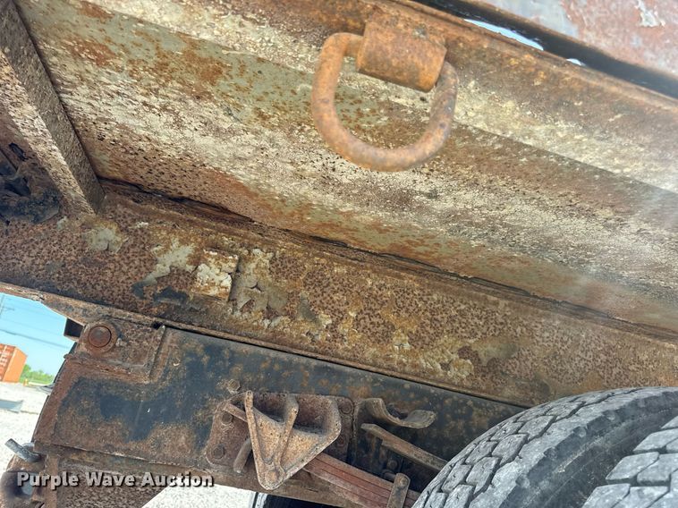 image for item DV4013 2000 International 4900 dump flatbed truck